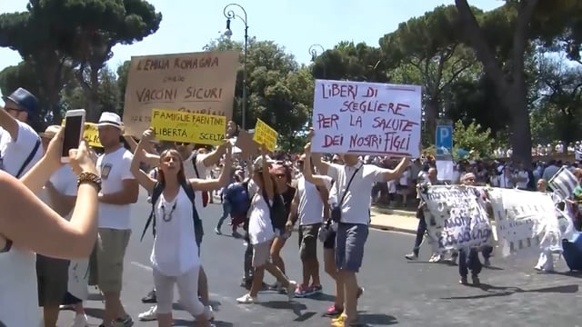 Mass Protests Against Mandatory Vaccines in Rome – Some Parents Prepare to Leave Italy